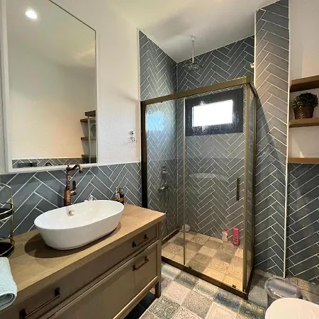 4 Bedroom With Private Pool And Separate Staff In