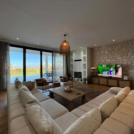 Villa 4 Bedroom With Private Pool And Separate Staff In Yalıkavak